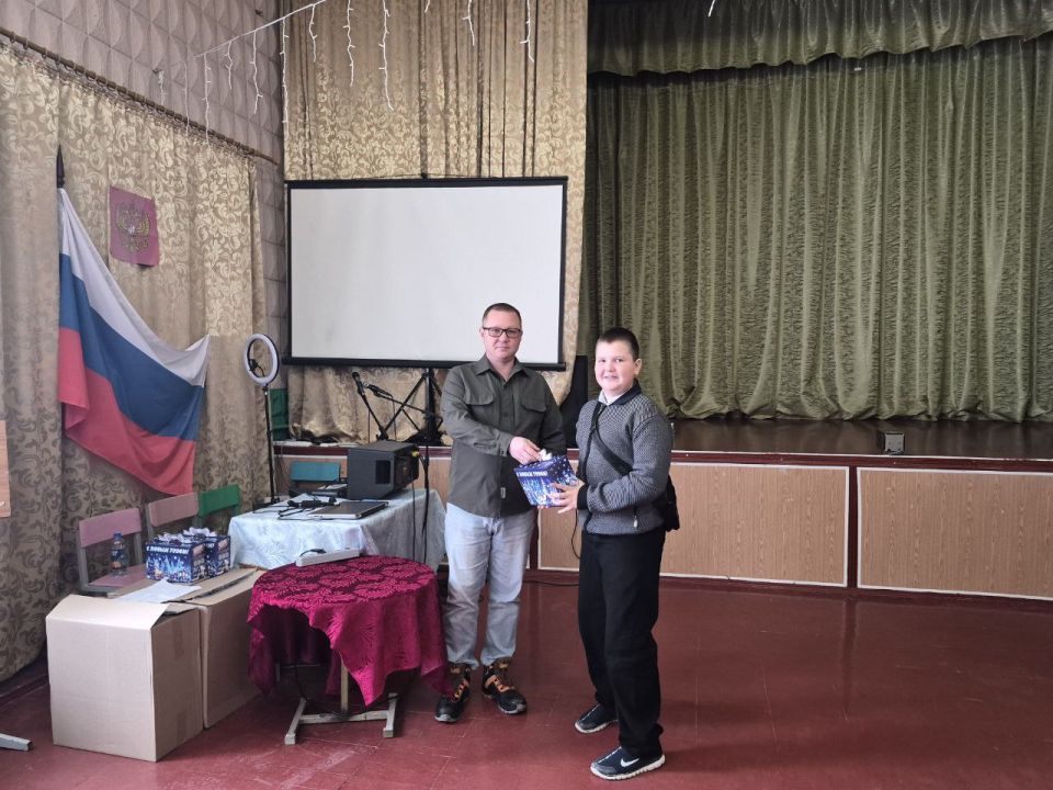 В Осипенко поздравили лучших учеников и малышей В Осипенко поздравили лучших учеников и малышей