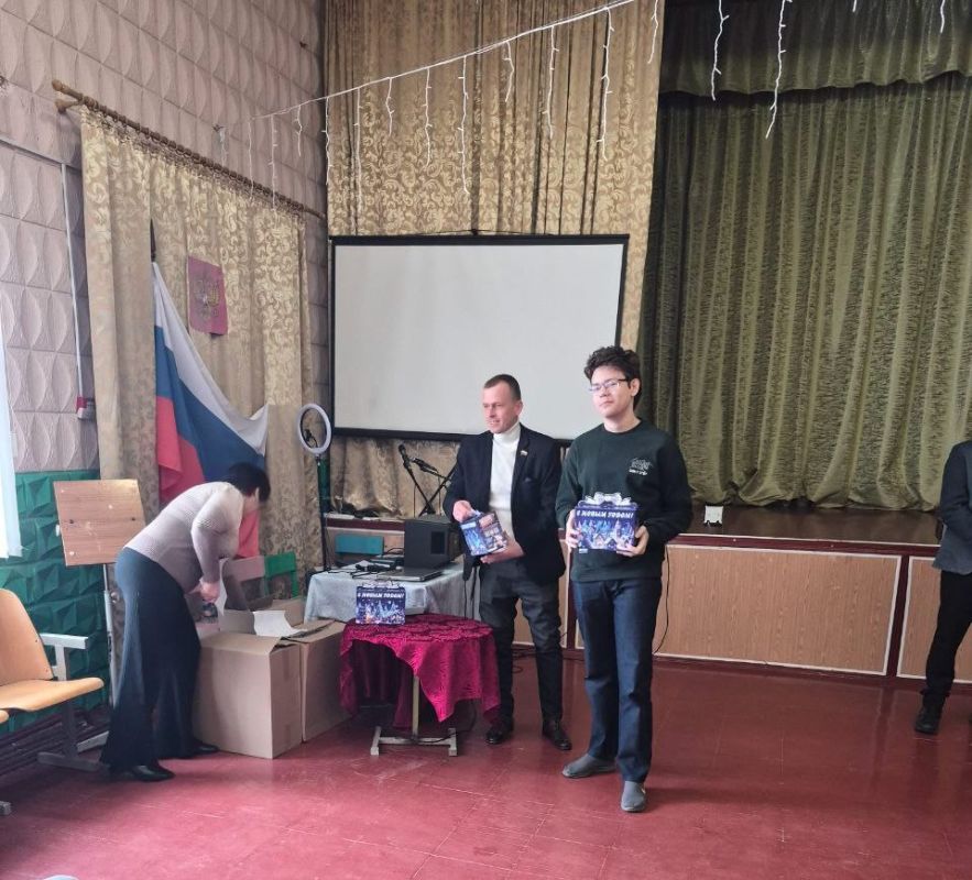 В Осипенко поздравили лучших учеников и малышей В Осипенко поздравили лучших учеников и малышей