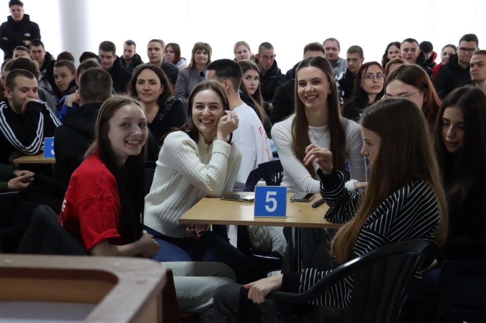 Молодежный клуб «Ты в центре!» подвел итоги первого года работы: более 170 участников и 9 трудоустроенных Молодежный клуб «Ты в центре!» подвел итоги первого года работы: более 170 участников и 9 трудоустроенных