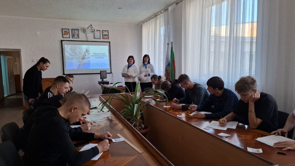 Молодежный клуб «Ты в центре!» подвел итоги первого года работы: более 170 участников и 9 трудоустроенных Молодежный клуб «Ты в центре!» подвел итоги первого года работы: более 170 участников и 9 трудоустроенных