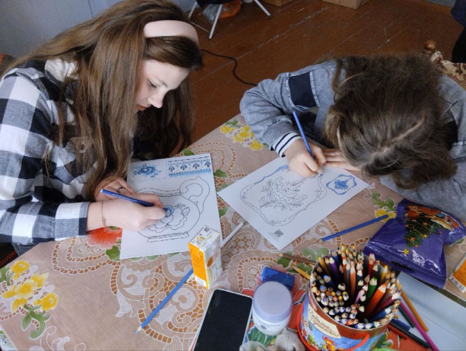 День гжельской росписи в кружке «Магия творчества» День гжельской росписи в кружке «Магия творчества»