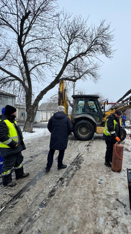 В тепловых трассах, проложенных открытым способом, трубы перемерзли на десятки метров В тепловых трассах, проложенных открытым способом, трубы перемерзли на десятки метров