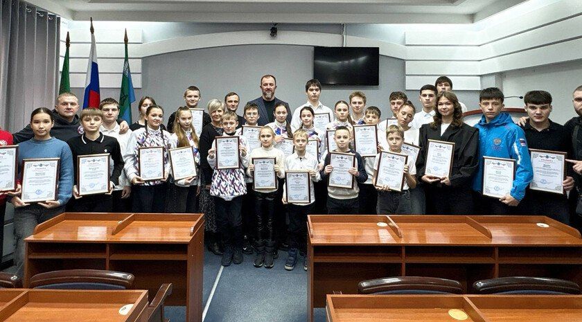 Молодежь Бердянска приняла участие в акции «СВОи достижения посвящаем Великой Победе»