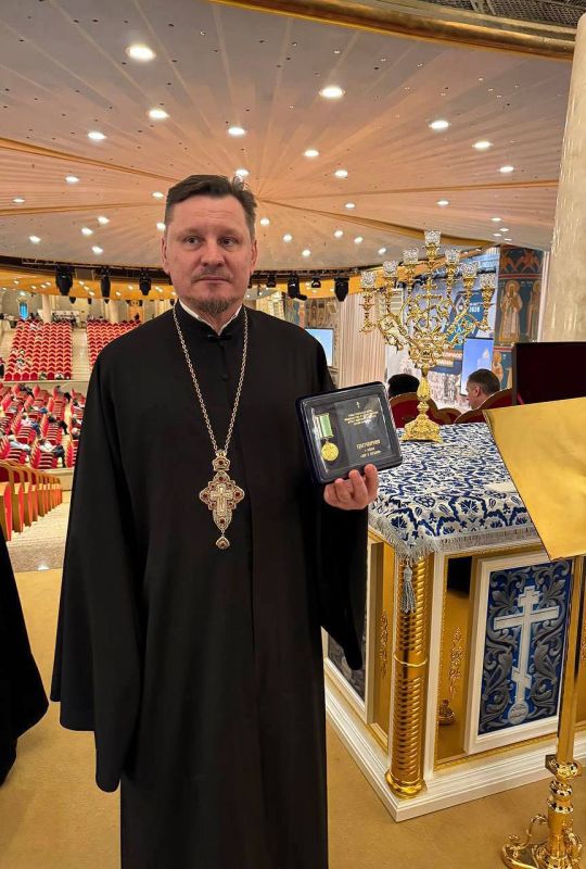 Анна Хорошун: Дорогой и многоуважаемый отец Евгений, от всех нас, Ваших прихожан храма в честь Новомучеников и исповедников Бердянских примите искренние и добрые поздравления с наградой - медалью "МИР И СОГЛАСИЕ" Анна Хорошун: Дорогой и многоуважаемый отец Евгений, от всех нас, Ваших прихожан храма в честь Новомучеников и исповедников Бердянских примите искренние и добрые поздравления с наградой - медалью "МИР И СОГЛАСИЕ"