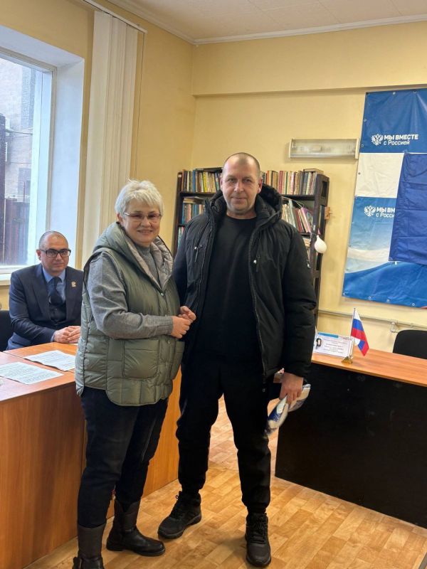 В Бердянске состоялось торжественное вручение партийных билетов новым членам «Единой России» В Бердянске состоялось торжественное вручение партийных билетов новым членам «Единой России»