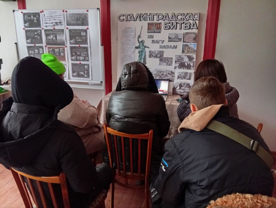 Час истории «Солдатский долг исполнив свято — мы отстояли Сталинград» Час истории «Солдатский долг исполнив свято — мы отстояли Сталинград»