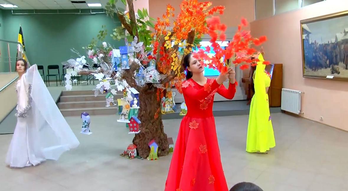 В Бердянске открылась выставка детского творчества «Времена года. Весёлые домики» В Бердянске открылась выставка детского творчества «Времена года. Весёлые домики»