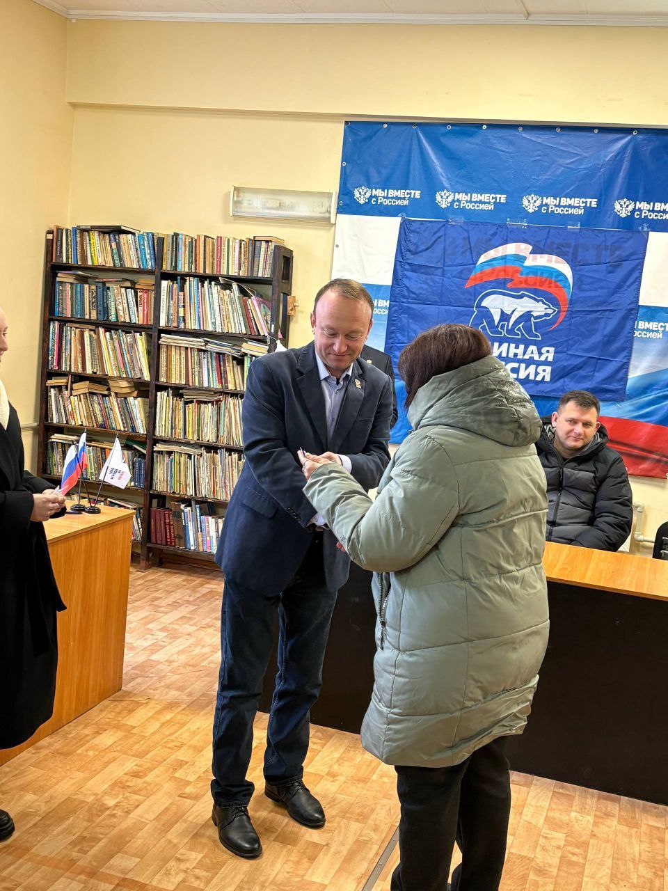 В Бердянске состоялось торжественное вручение партийных билетов новым членам «Единой России» В Бердянске состоялось торжественное вручение партийных билетов новым членам «Единой России»