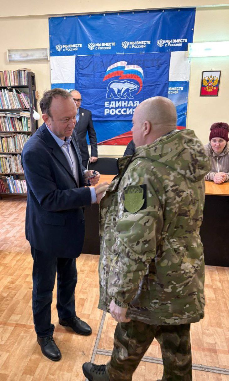 В Бердянске состоялось торжественное вручение партийных билетов новым членам «Единой России» В Бердянске состоялось торжественное вручение партийных билетов новым членам «Единой России»