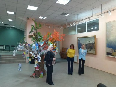 В Бердянске открылась выставка детского творчества «Времена года. Весёлые домики»