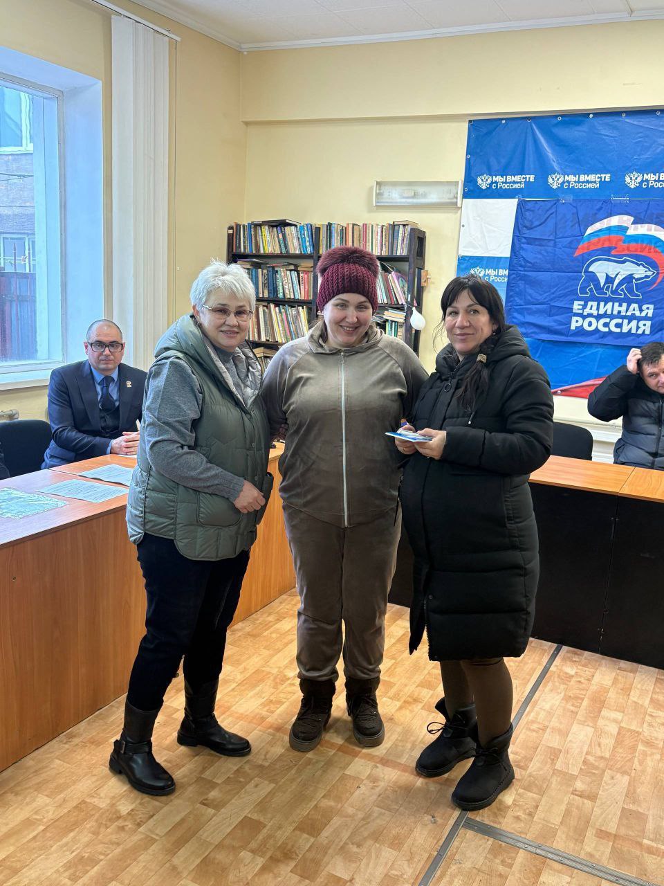 В Бердянске состоялось торжественное вручение партийных билетов новым членам «Единой России» В Бердянске состоялось торжественное вручение партийных билетов новым членам «Единой России»