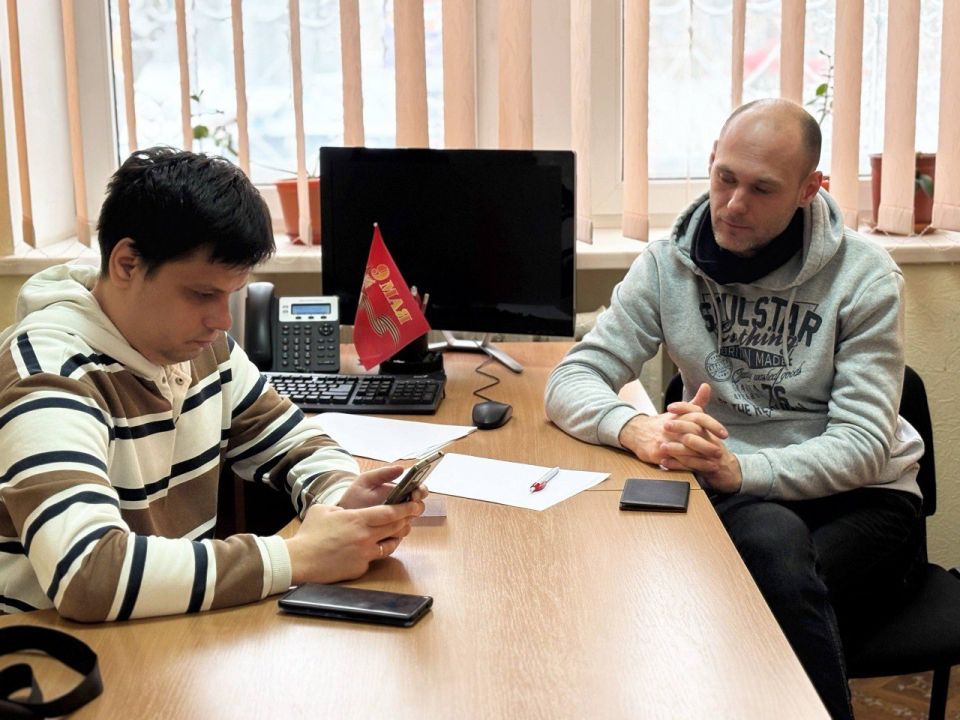 В Бердянске прошли консультации движения «Цифровая Гвардия» по работе с порталом «Госуслуги» В Бердянске прошли консультации движения «Цифровая Гвардия» по работе с порталом «Госуслуги»