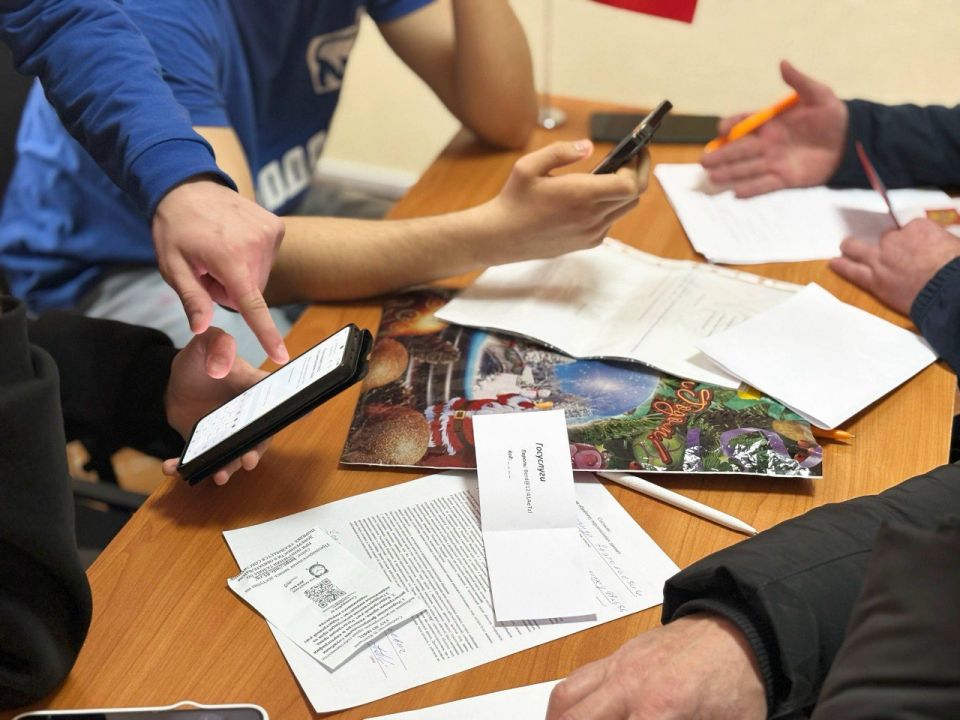 В Бердянске прошли консультации движения «Цифровая Гвардия» по работе с порталом «Госуслуги» В Бердянске прошли консультации движения «Цифровая Гвардия» по работе с порталом «Госуслуги»