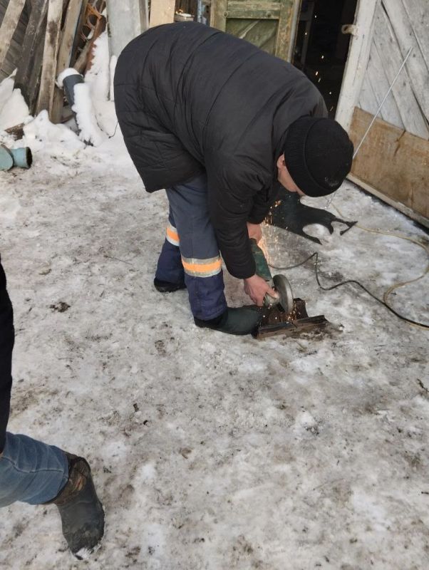 Специалисты МУП «ВЕСТ» устранили порыв Специалисты МУП «ВЕСТ» устранили порыв