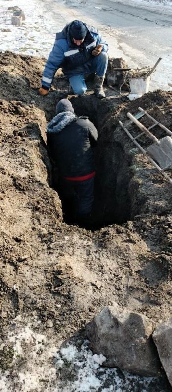 Специалисты МУП «ВЕСТ» устранили порыв Специалисты МУП «ВЕСТ» устранили порыв