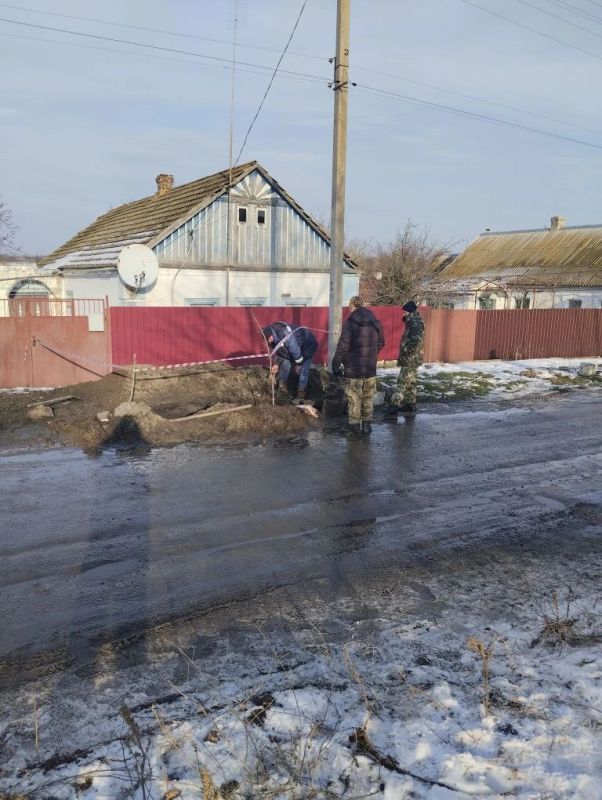 Специалисты МУП «ВЕСТ» устранили порыв Специалисты МУП «ВЕСТ» устранили порыв