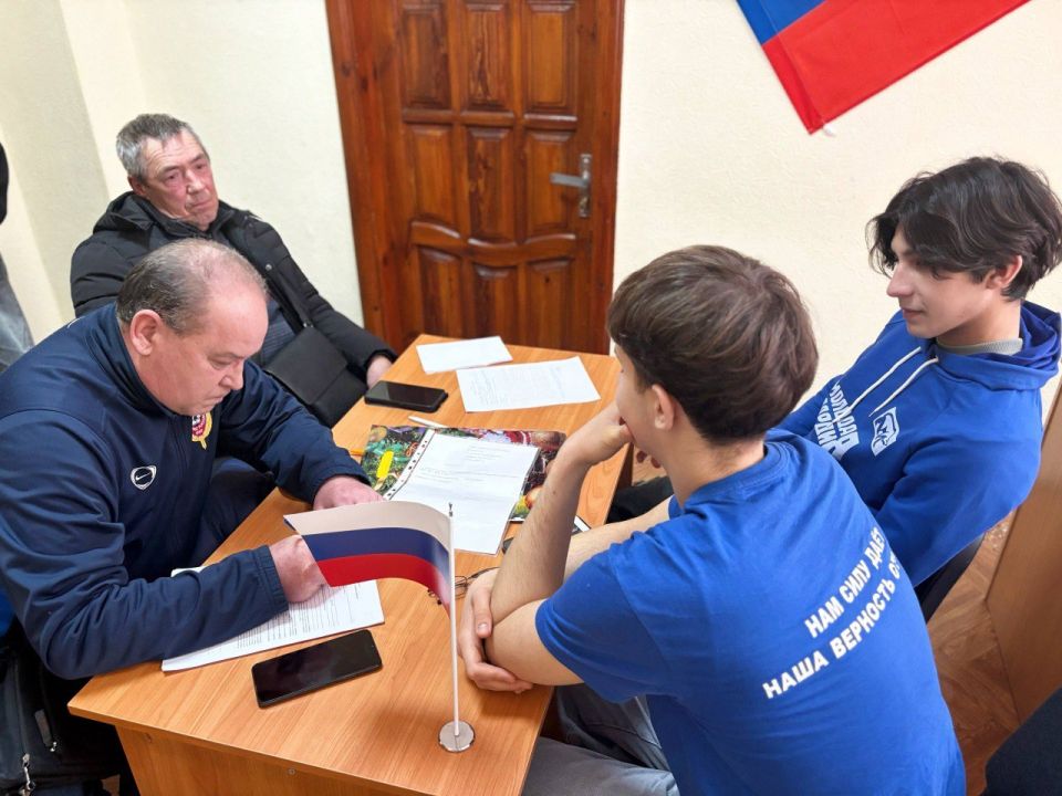 В Бердянске прошли консультации движения «Цифровая Гвардия» по работе с порталом «Госуслуги» В Бердянске прошли консультации движения «Цифровая Гвардия» по работе с порталом «Госуслуги»