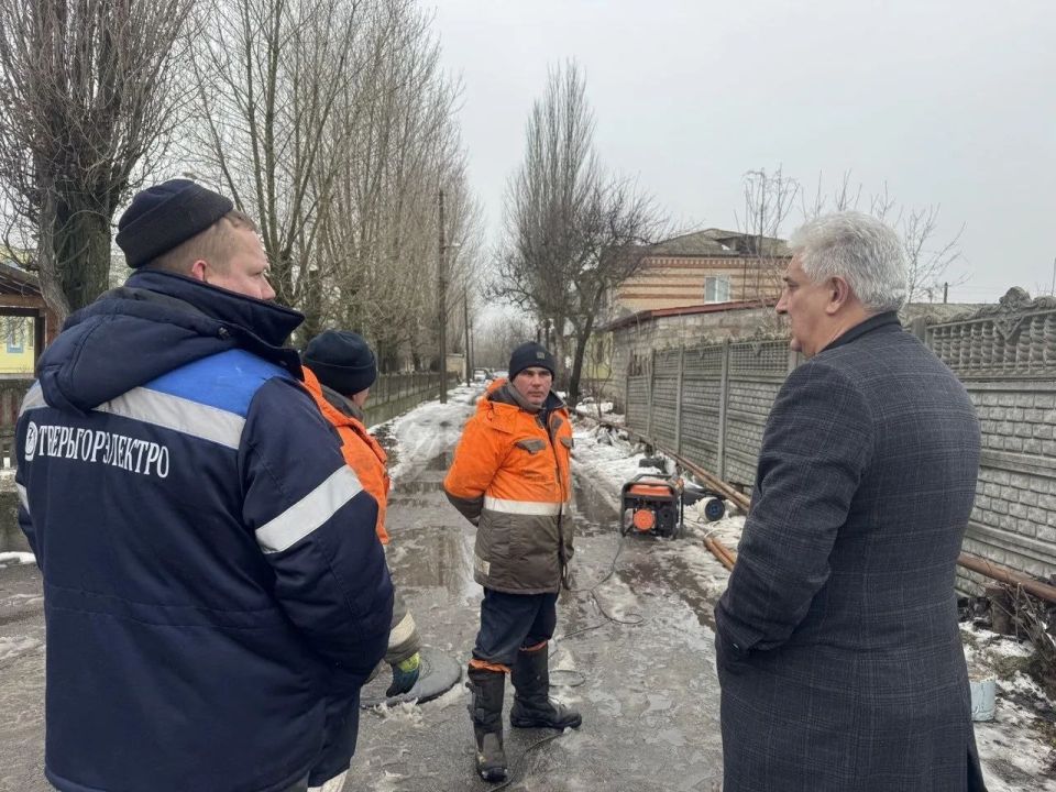 В Бердянске на улице Дружбы, ведутся работы по восстановлению теплоснабжения В Бердянске на улице Дружбы, ведутся работы по восстановлению теплоснабжения