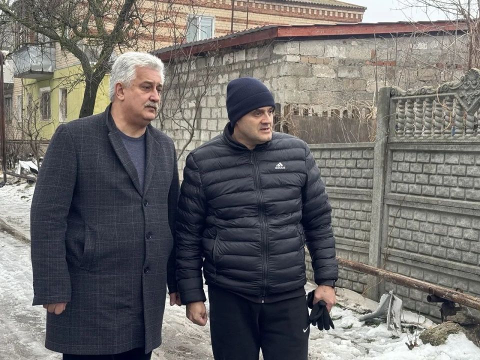 В Бердянске на улице Дружбы, ведутся работы по восстановлению теплоснабжения В Бердянске на улице Дружбы, ведутся работы по восстановлению теплоснабжения