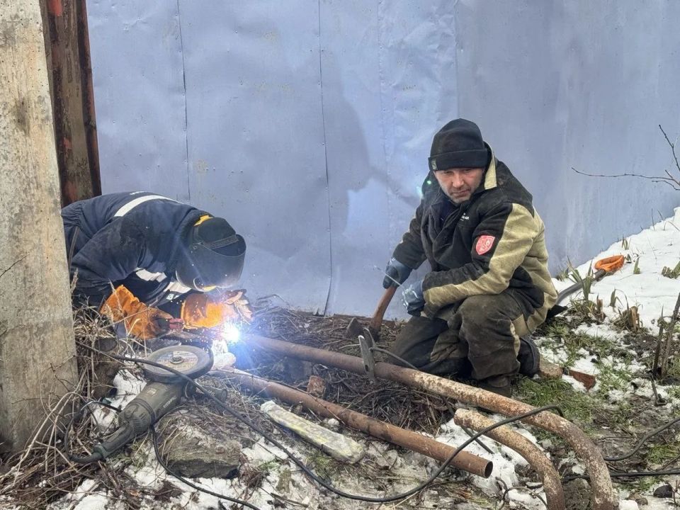 В Бердянске на улице Дружбы, ведутся работы по восстановлению теплоснабжения В Бердянске на улице Дружбы, ведутся работы по восстановлению теплоснабжения