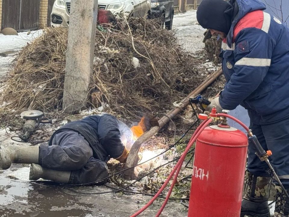 В Бердянске на улице Дружбы, ведутся работы по восстановлению теплоснабжения В Бердянске на улице Дружбы, ведутся работы по восстановлению теплоснабжения