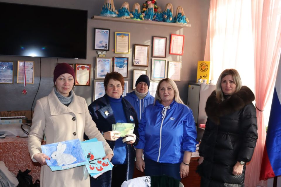 Команда «Единой России» доставила гуманитарную помощь в первичное отделение Староппетровки Команда «Единой России» доставила гуманитарную помощь в первичное отделение Староппетровки