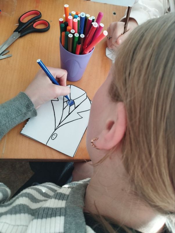 Детская мастерская «Открытка для папы» Детская мастерская «Открытка для папы»