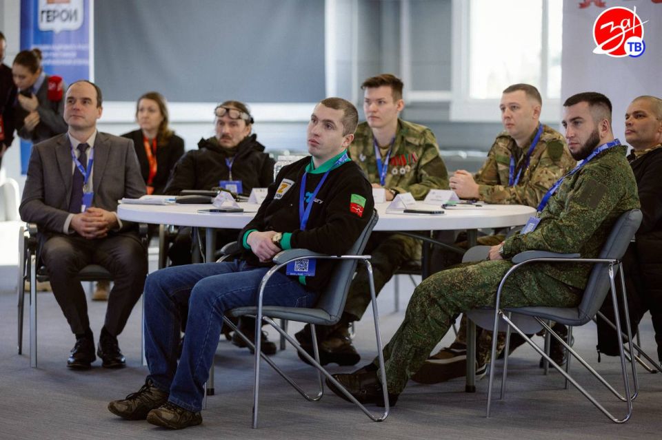 На базе центра созидания «Маяк» в Бердянске начался второй образовательный модуль кадровой программы «Запорожские герои» На базе центра созидания «Маяк» в Бердянске начался второй образовательный модуль кадровой программы «Запорожские герои»