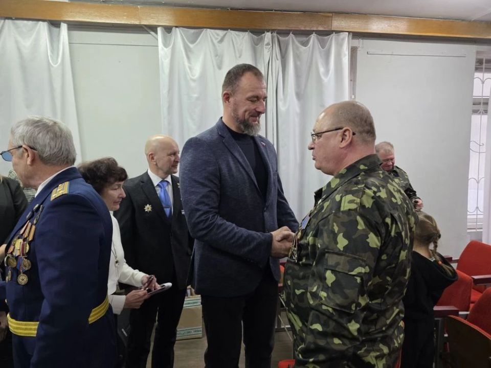 � ��������� ������� ������ ������-������������������ � 37-� ��������� ������ ��������� ����� �� �����������