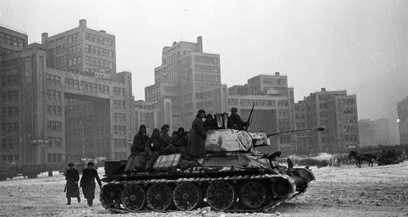 Анна Хорошун: 16 февраля. 1943. Красная Армия освободила Харьков, разгромив корпус СС в составе танковых дивизий «Адольф Гитлер» и «Райх» и дивизии «Великая Германия»
