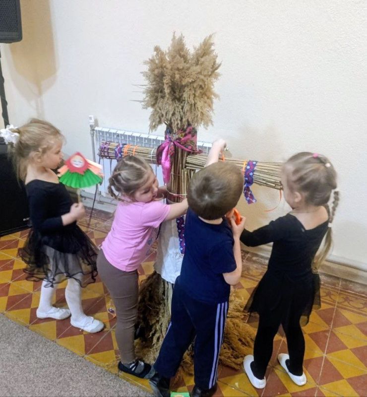 Масленичные забавы для самых маленьких Масленичные забавы для самых маленьких