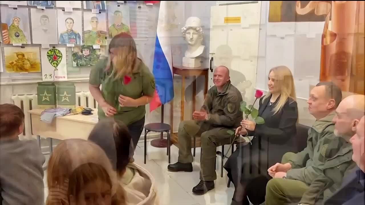 Анна Хорошун: Воспитанники детской художественной школы г.Бердянска вместе с преподавателями приняли участие во Всероссийской народной акции «Наш путь к Победе. Портрет героя СВО»