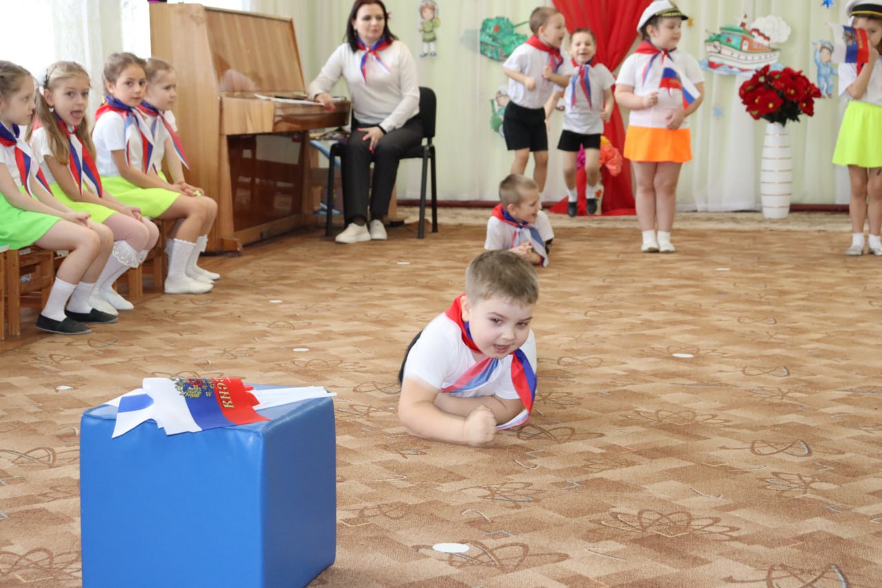 Будущие защитники в деле: праздник в детском саду «Жемчужинка» Будущие защитники в деле: праздник в детском саду «Жемчужинка»