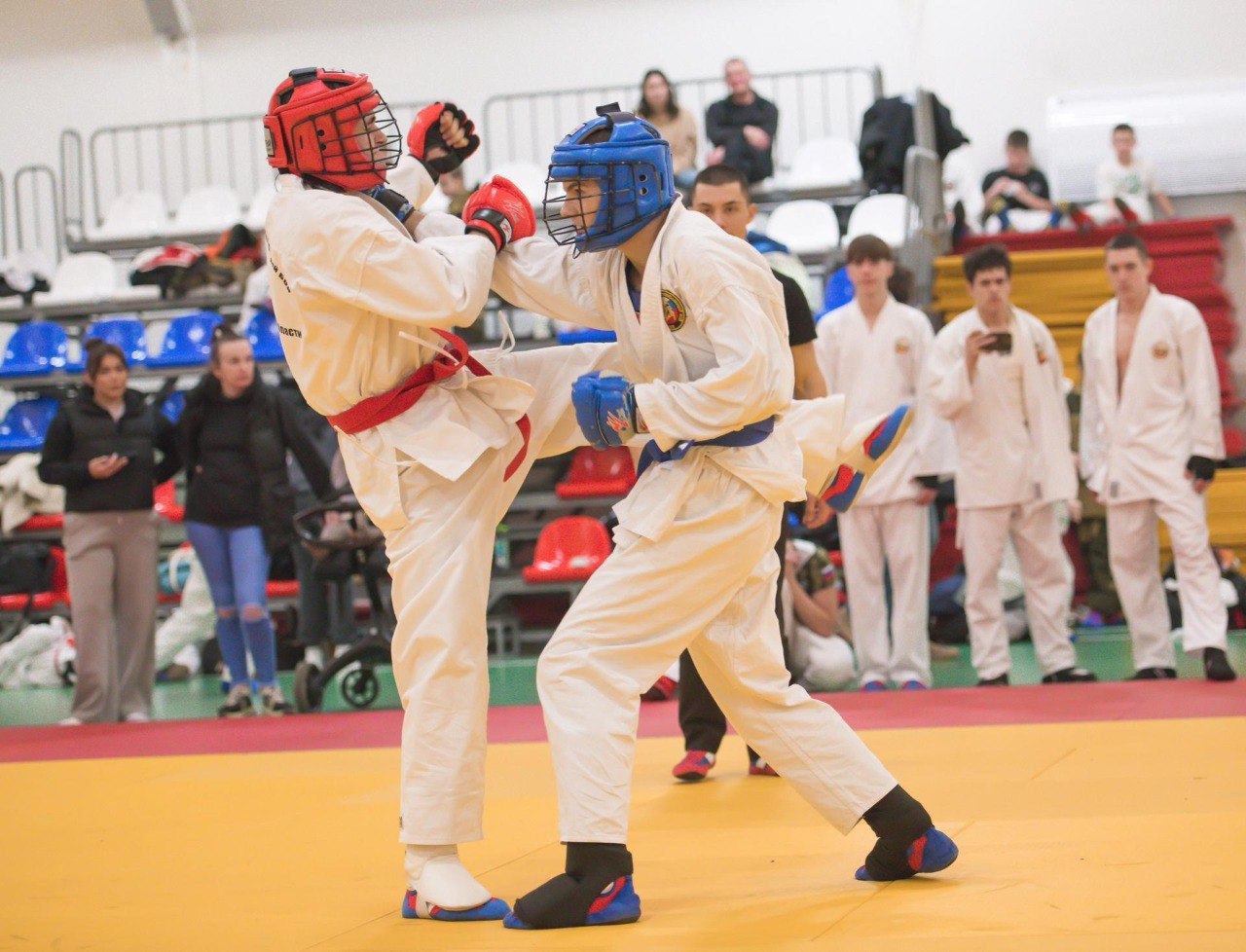 Бердянские спортсмены блестяще дебютировали на турнире по армейскому рукопашному бою в Севастополе Бердянские спортсмены блестяще дебютировали на турнире по армейскому рукопашному бою в Севастополе