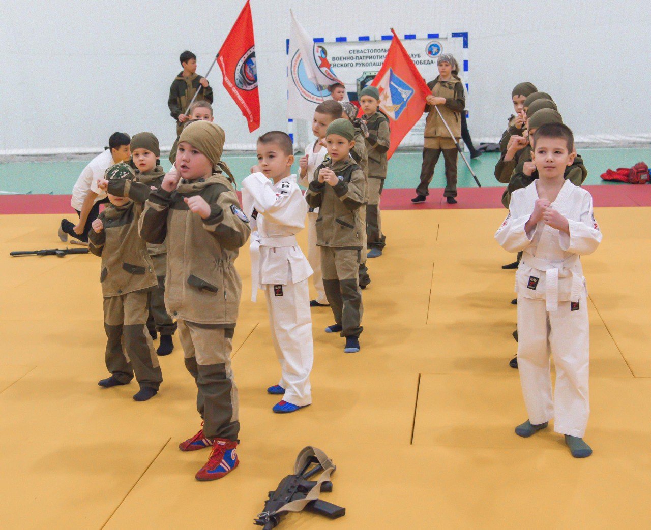 Бердянские спортсмены блестяще дебютировали на турнире по армейскому рукопашному бою в Севастополе Бердянские спортсмены блестяще дебютировали на турнире по армейскому рукопашному бою в Севастополе