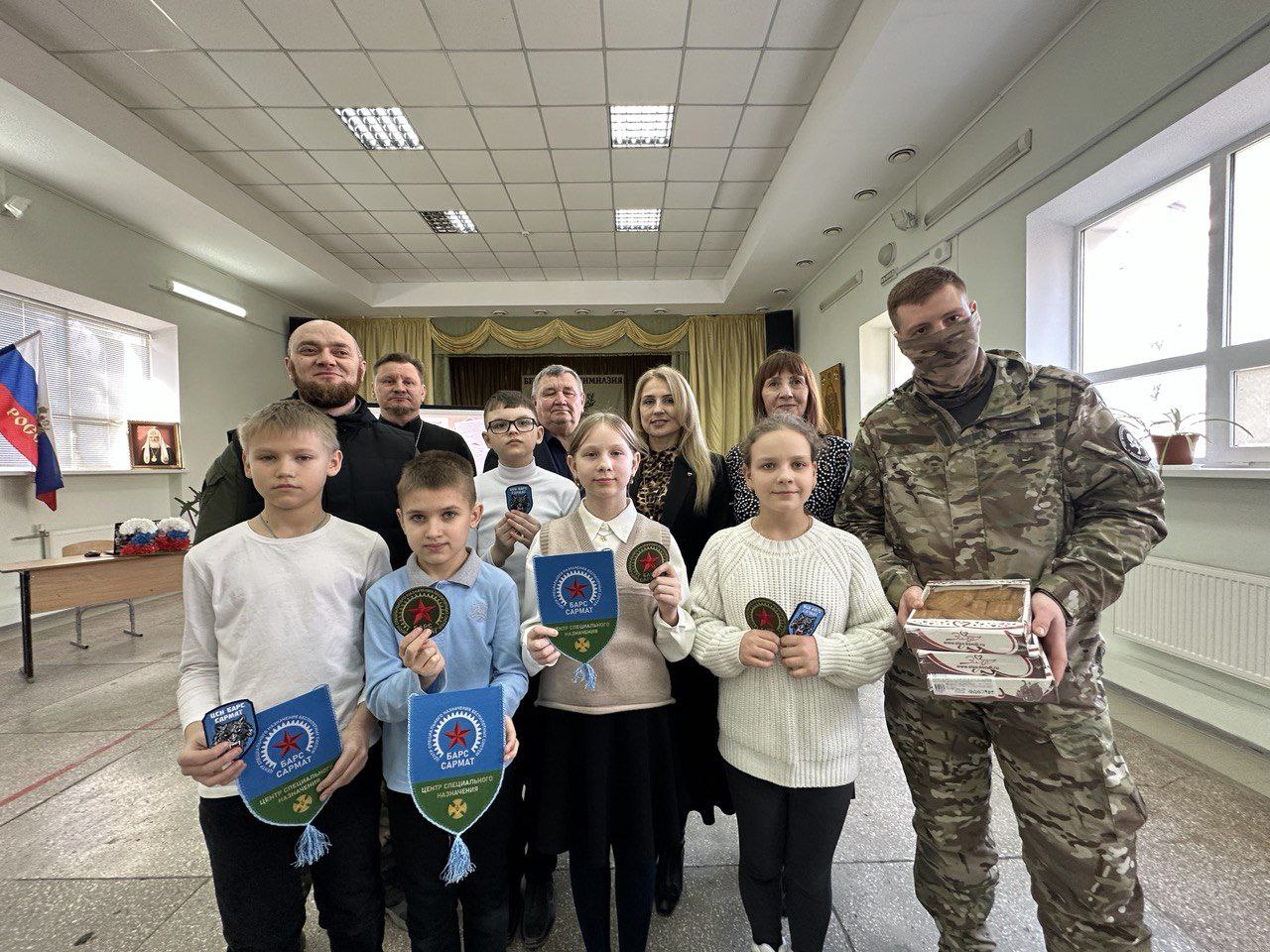 Впервые в «Бердянской православной гимназии» прошёл урок мужества, на которой были приглашены действующие бойцы ЦСН «Барс-Сармат» Впервые в «Бердянской православной гимназии» прошёл урок мужества, на которой были приглашены действующие бойцы ЦСН «Барс-Сармат»