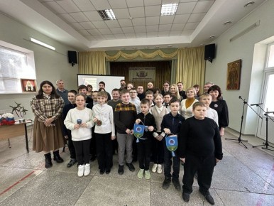 Впервые в «Бердянской православной гимназии» прошёл урок мужества, на которой были приглашены действующие бойцы ЦСН «Барс-Сармат»