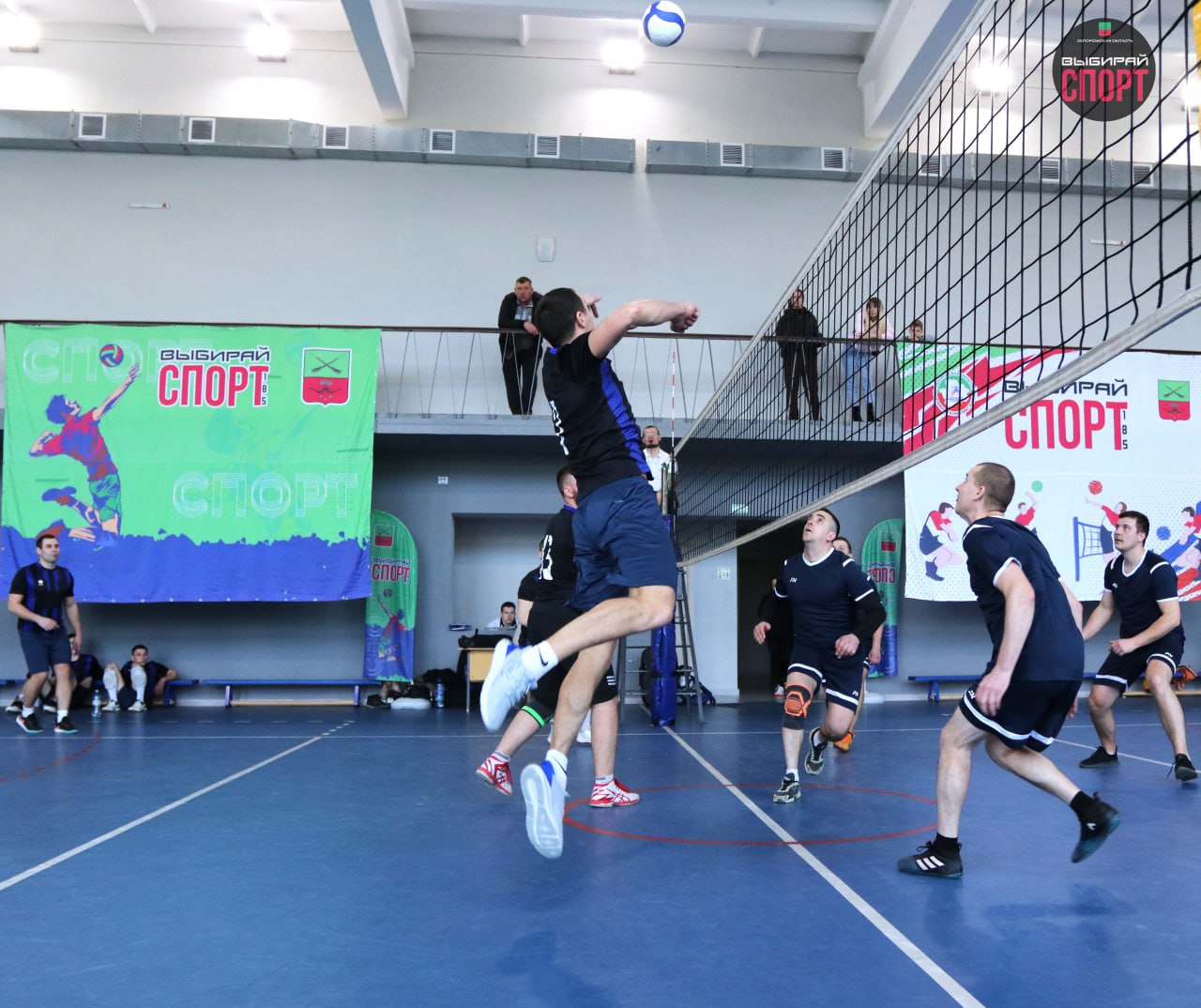 Спортивные достижения и единство: 2-й игровой день Волейбольной лиги Спортивные достижения и единство: 2-й игровой день Волейбольной лиги