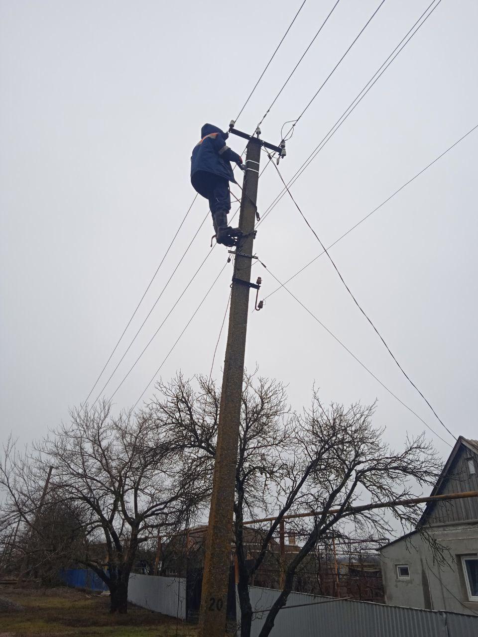 Аварийная бригада электриков - в селах Луначарское и Червоное поле Аварийная бригада электриков - в селах Луначарское и Червоное поле