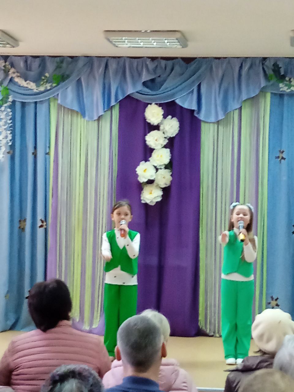 Праздничный концерт к Международному женскому дню 8 марта Праздничный концерт к Международному женскому дню 8 марта