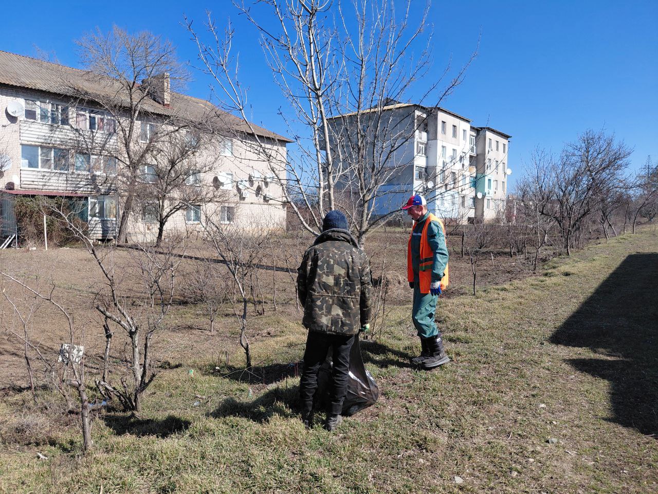 Весенняя уборка в селе Азовское