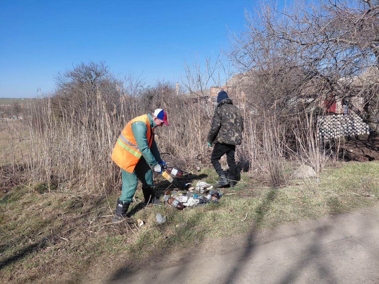 Весенняя уборка в селе Азовское Весенняя уборка в селе Азовское