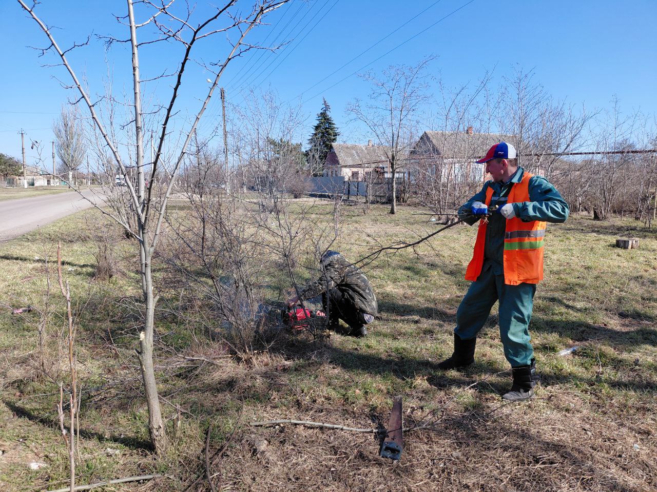 Весенняя уборка в селе Азовское Весенняя уборка в селе Азовское