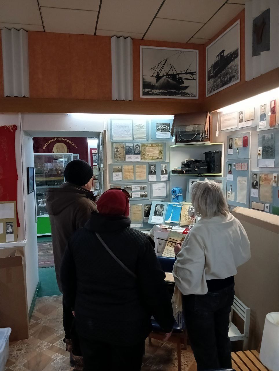 Приглашаем на экскурсию «Женщиныматери, женщинытруженицы» Приглашаем на экскурсию «Женщиныматери, женщинытруженицы»