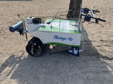 В Бердянске прошла презентация техники для уборки пляжей