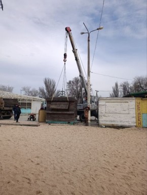 В Бердянске приступили к демонтажу НТО