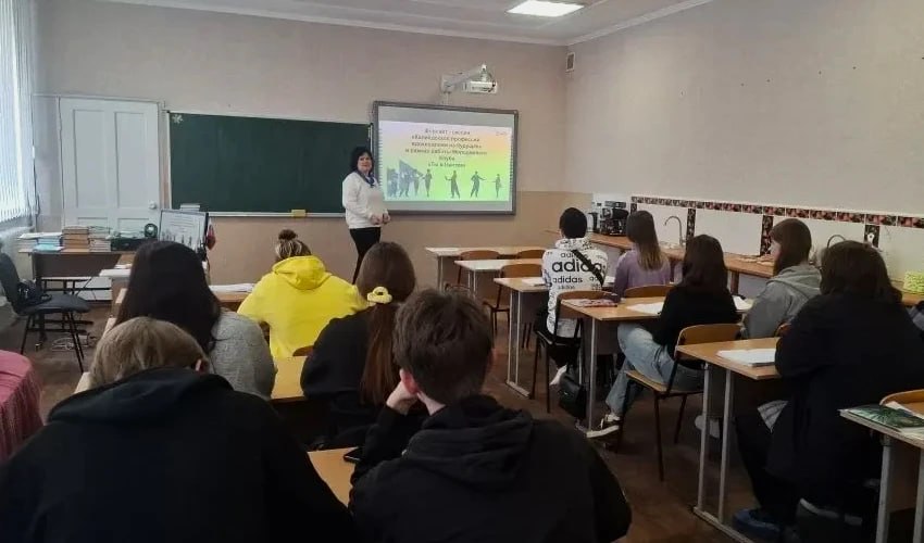 Форсайт-сессия «Калейдоскоп профессий: вдохновляем на будущее!» на площадке молодежного клуба «Ты в центре!» Форсайт-сессия «Калейдоскоп профессий: вдохновляем на будущее!» на площадке молодежного клуба «Ты в центре!»