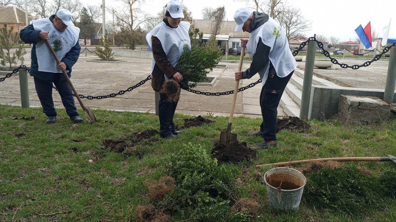 Новопетровка приняла участие в акции «Сад памяти» Новопетровка приняла участие в акции «Сад памяти»