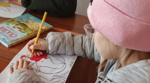 В Бердянском округе для детей провели тематический час «Сказочный мир Андерсена»