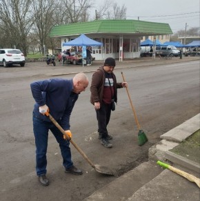 Жители Осипенко приняли участие в весеннем субботнике